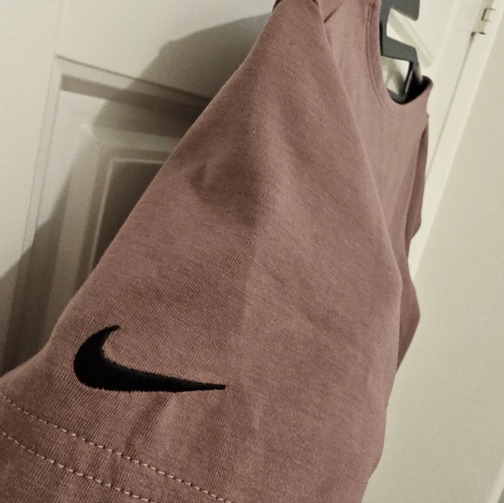 Nike Women's Mauve Crop Top